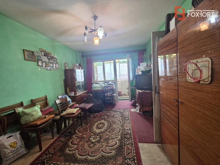 Apartament cu 4 camere semidecomandat în Micălaca
