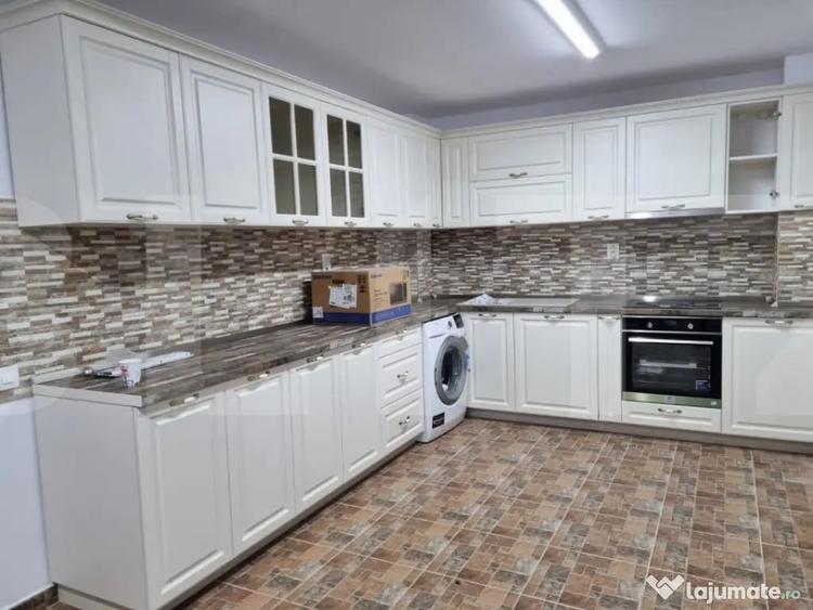 Casă cu 7 camere cu Teren 2252 Mp în Coșula