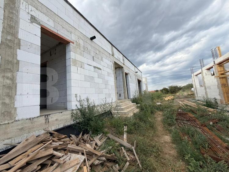 Casă individuală cu 4 camere cu Teren 350 Mp în Cetate