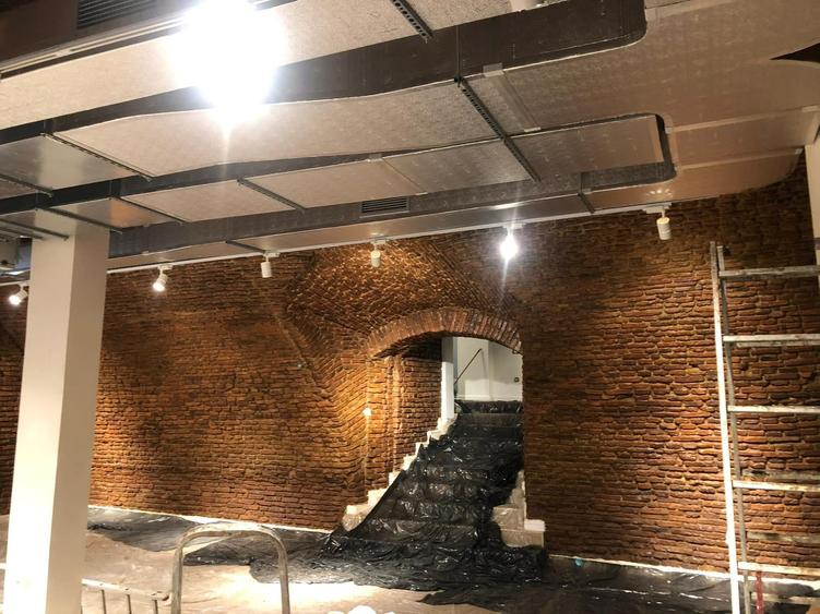 Casă individuală cu 10 camere cu Canalizare în Moșilor