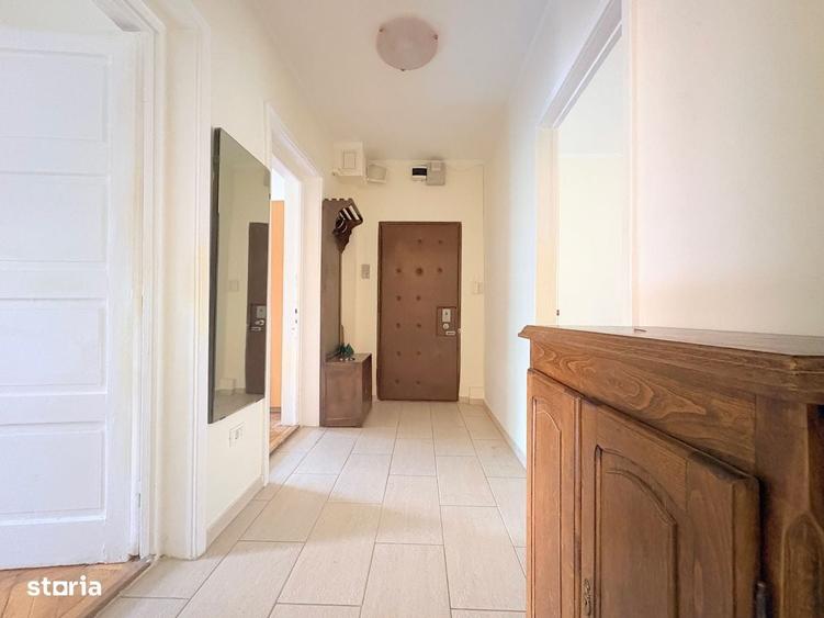Apartament cu 3 camere decomandat în Medicină