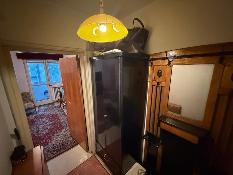 Apartament cu 2 camere semidecomandat în Berceni