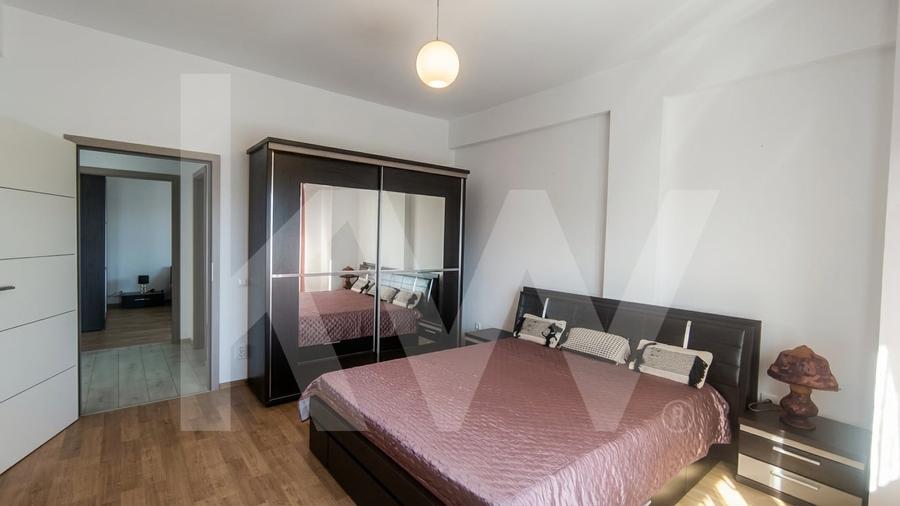 Apartament cu 3 camere semidecomandat, mobilat în Sub Arini