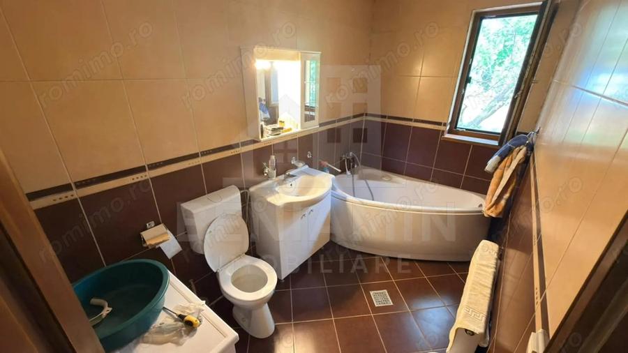 Casă cu Teren 464 Mp în Cârcea