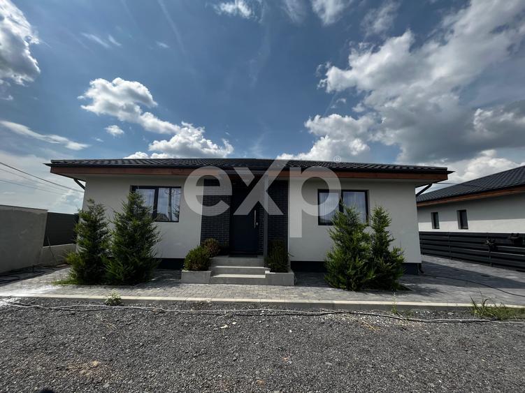 Casă individuală cu 3 camere cu Teren 360 Mp în Crevedia