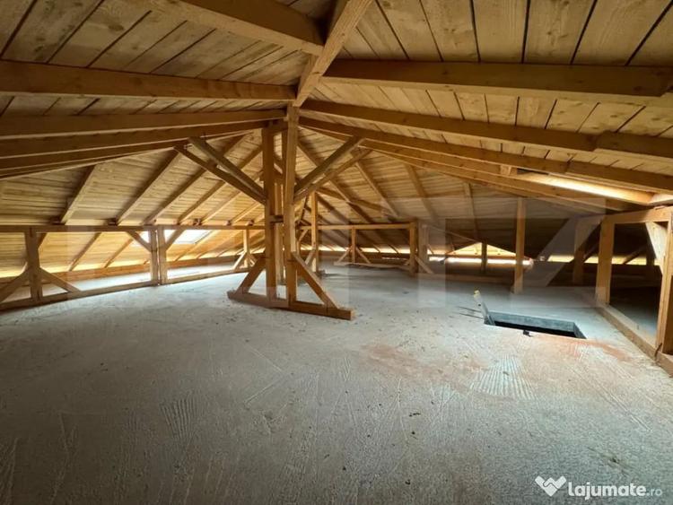 Casă cu 4 camere cu Teren 1760 Mp în Central
