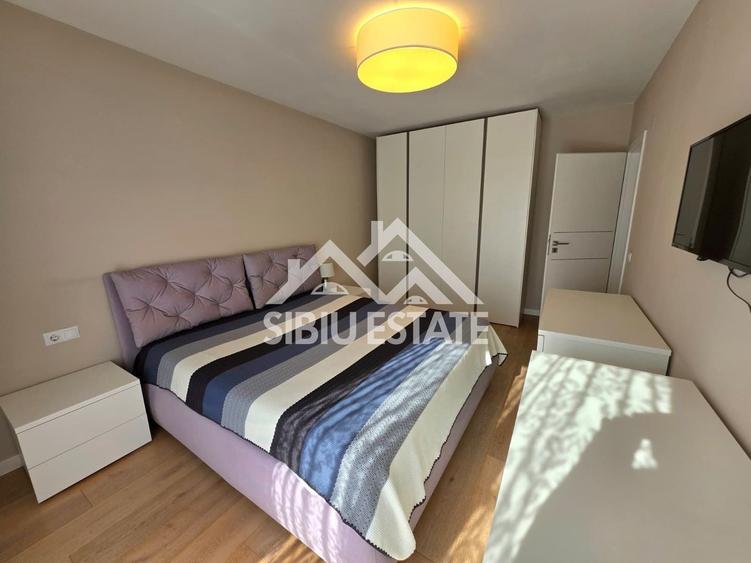 Penthouse cu 4 camere decomandat, mobilat în Periferie