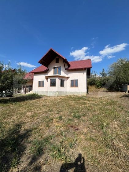 Casă individuală cu 4 camere cu Canalizare în Exterior Sud