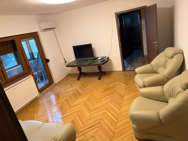 Apartament cu 3 camere decomandat în Exterior Vest