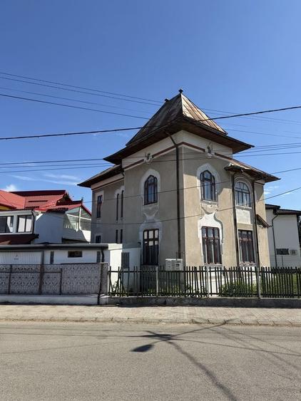 Casă cu 4 camere în Central