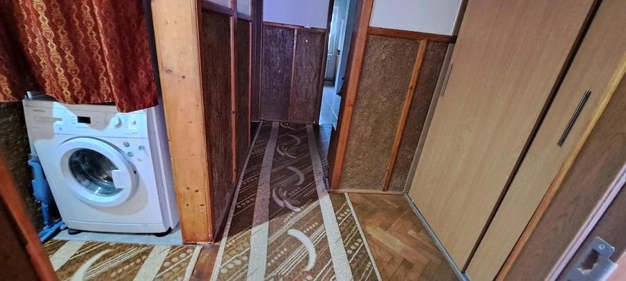 Apartament cu 3 camere decomandat în Girocului