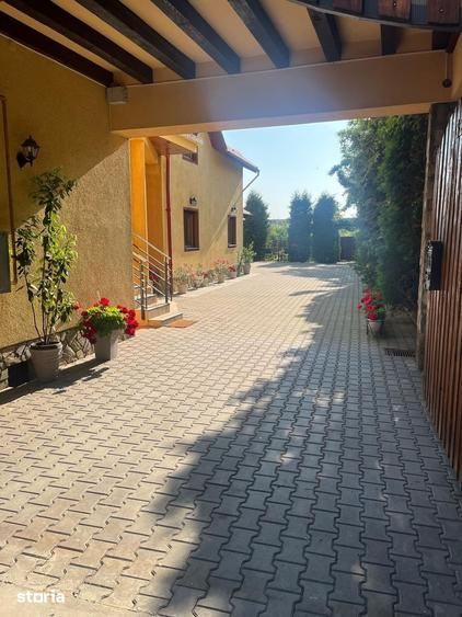Casă cu 7 camere cu Teren 1783 Mp în Hărman