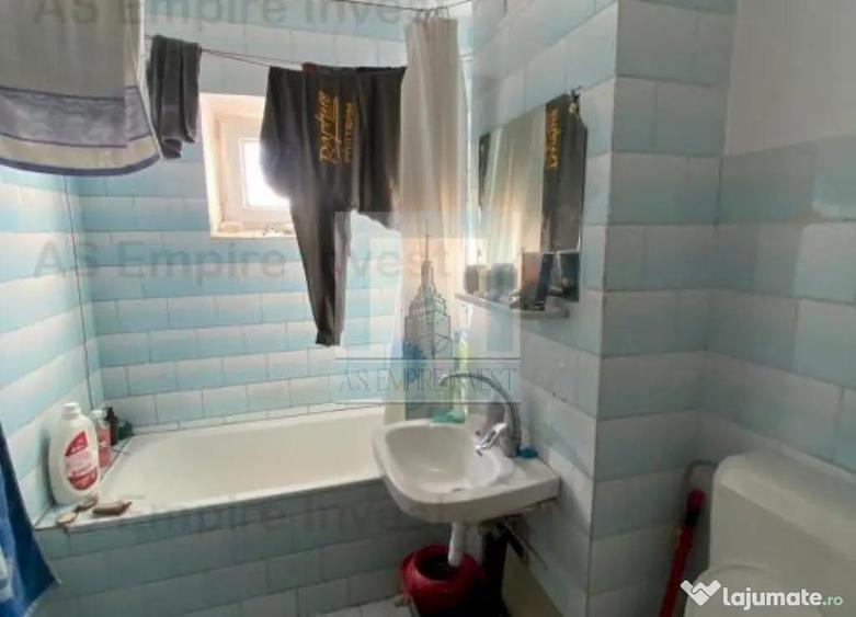 Apartament cu 3 camere decomandat în Răcădău