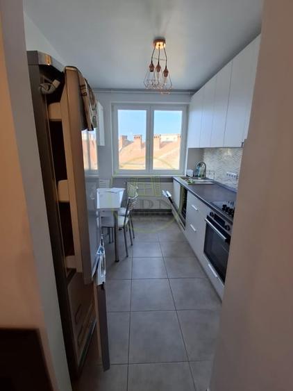 Apartament cu 3 camere decomandat, mobilat în Central
