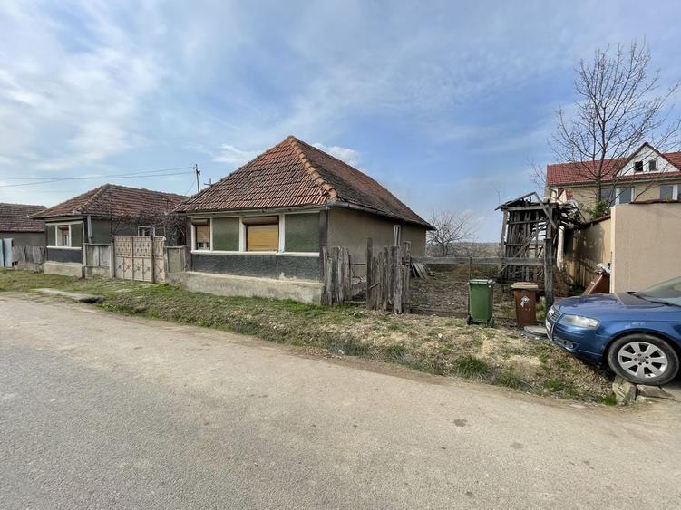 Casă cu 4 camere în Cărăndeni