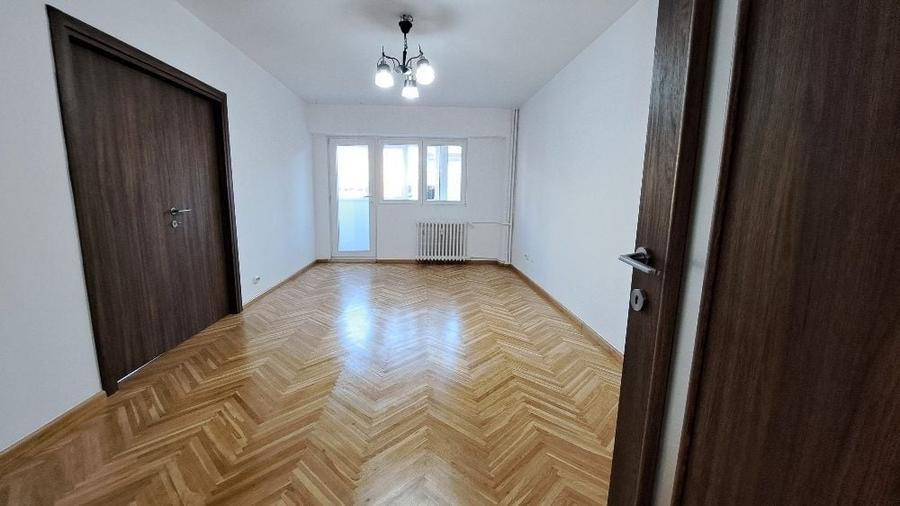 Apartament cu 3 camere decomandat în Dorobanți