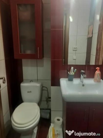 Apartament cu 4 camere decomandat, mobilat în 1 Mai