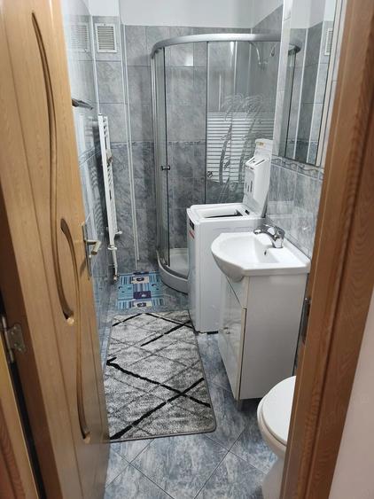 Dau in chirie garsoniera la parter din et.4 in bloc de garsoniere in cartierul Dambul Pietros. - 3