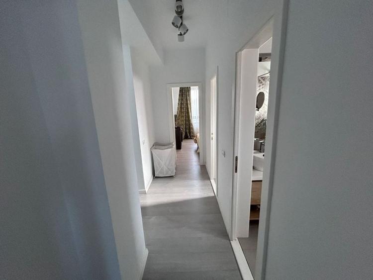 Apartament cu 3 camere semidecomandat, mobilat în Calea Severinului