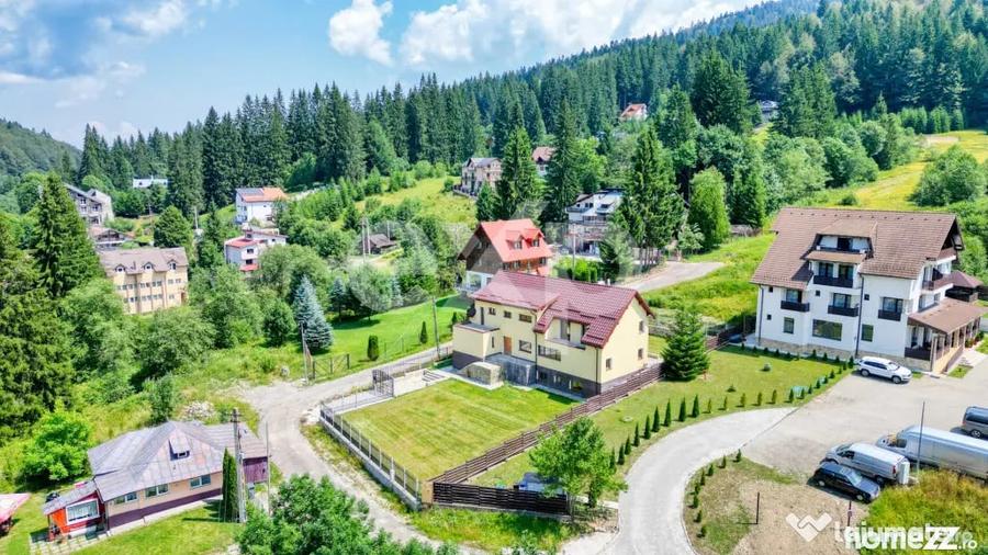 Casă cu 7 camere cu Teren 1000 Mp în Malul Ursului