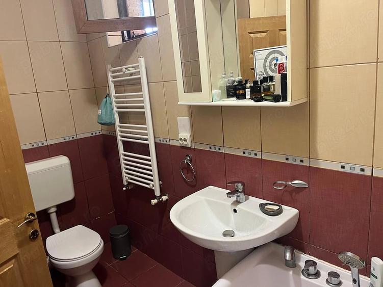 Apartament cu 3 camere decomandat în Dămăroaia