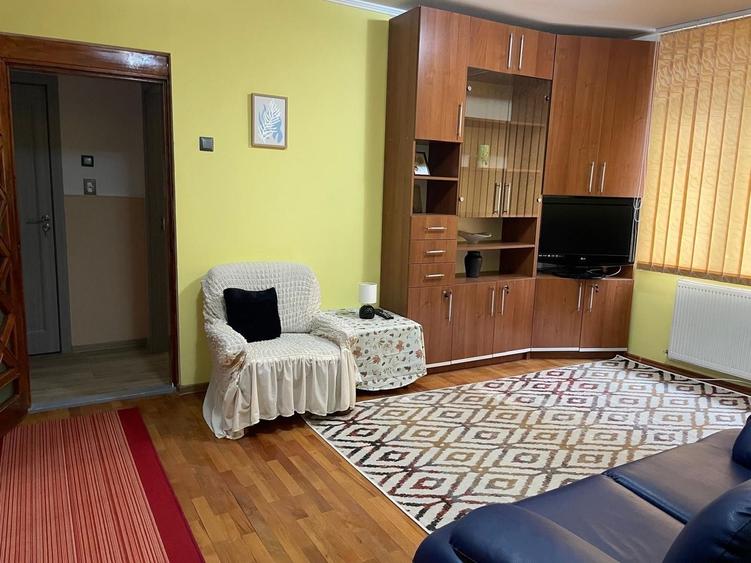 Apartament cu 3 camere decomandat, mobilat în Vatra Luminoasă