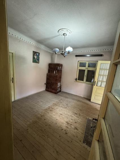 Casă individuală cu 6 camere cu Teren 400 Mp în Traian