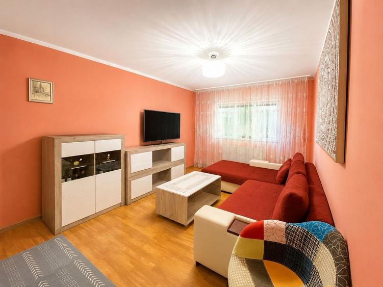 Apartament cu 3 camere decomandat, mobilat în Aradului
