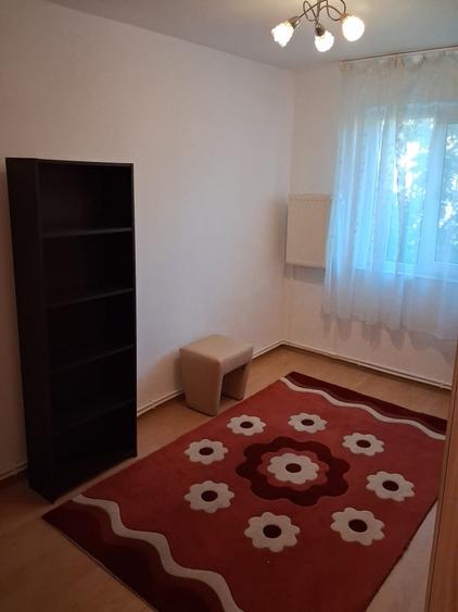 Apartament cu 3 camere decomandat, mobilat în Alexandru cel Bun