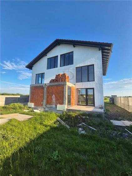 Casă individuală cu 5 camere cu Teren 611 Mp în Moșnița Veche