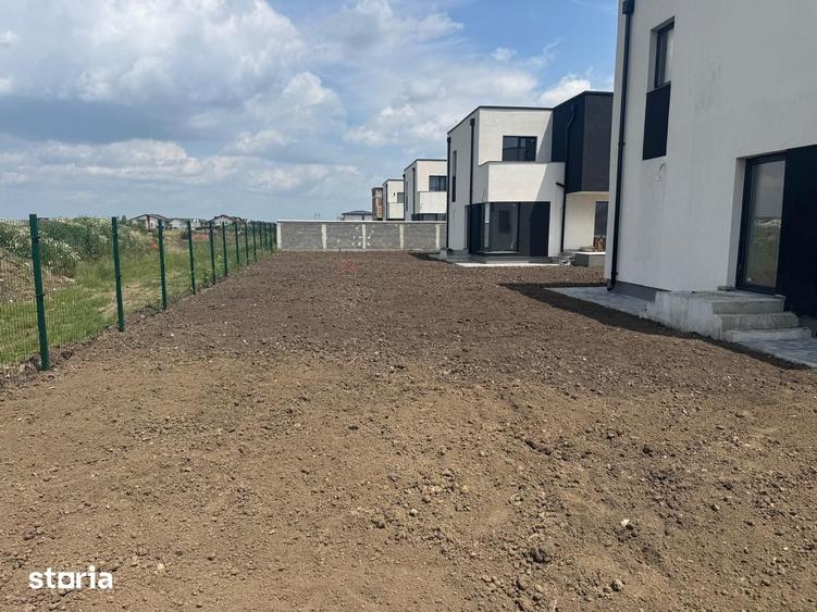 Casă cu 5 camere cu Teren 500 Mp în Sânpetru