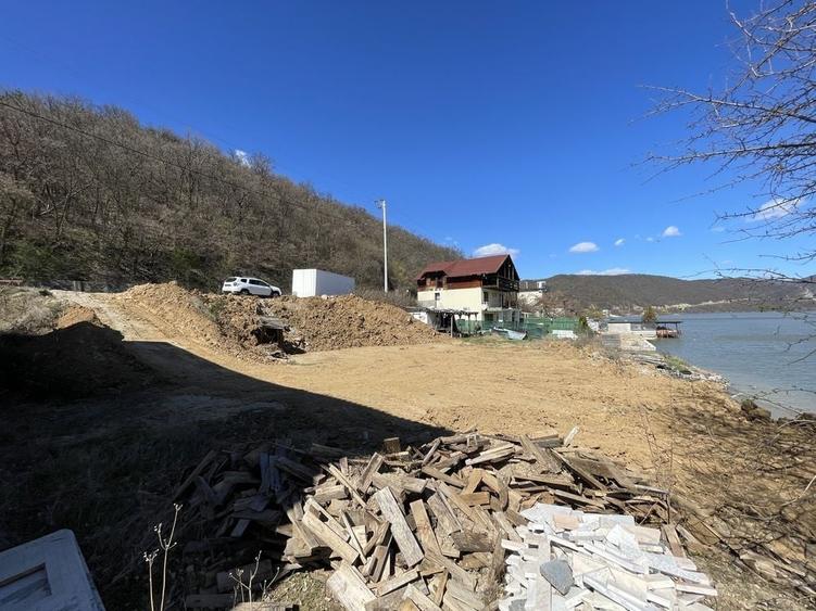 Teren de 783 mp, în Dubova