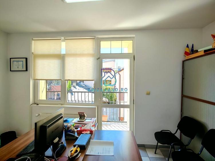 Casă individuală cu 10 camere cu Canalizare în 1 Mai