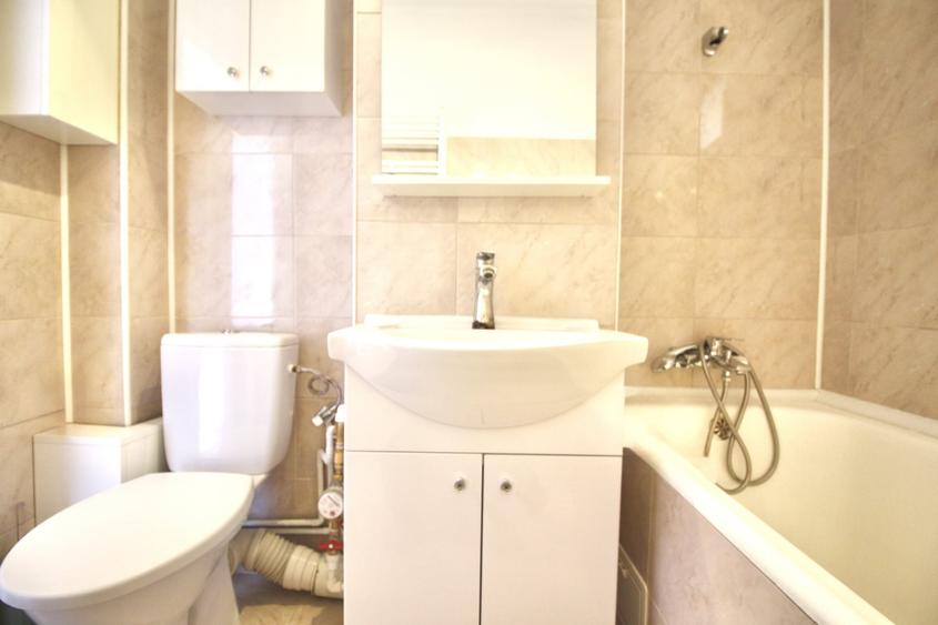 Apartament cu 3 camere decomandat în Teiul Doamnei