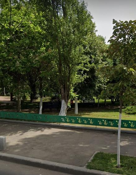 Apartament cu 4 camere semidecomandat în Tineretului
