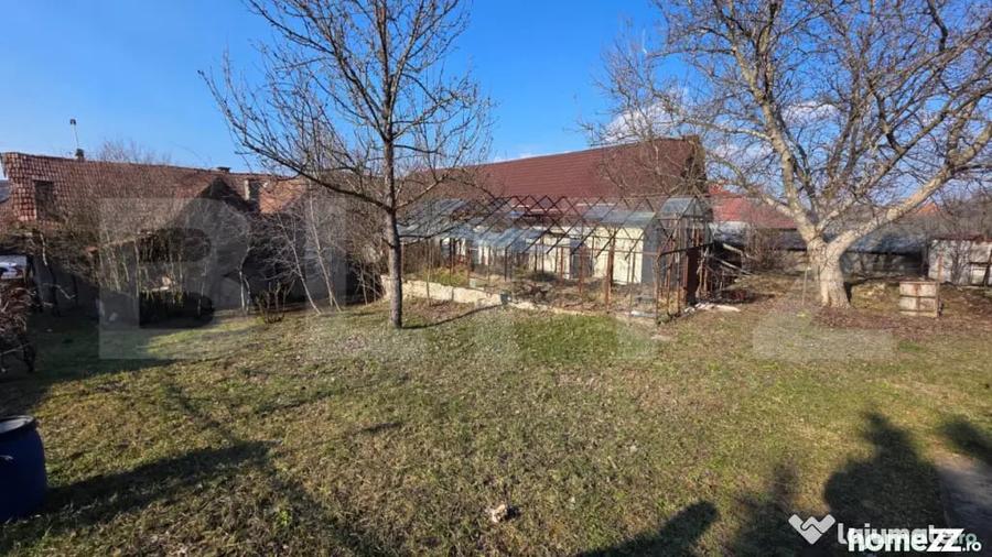 Casă cu 3 camere cu Teren 3000 Mp în Central