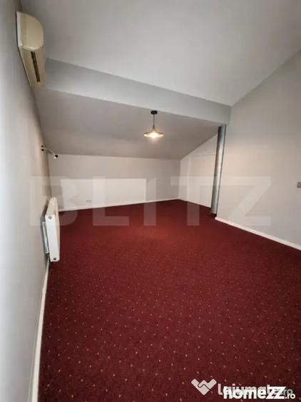 Spațiu comercial, de 1,000 mp, în Central