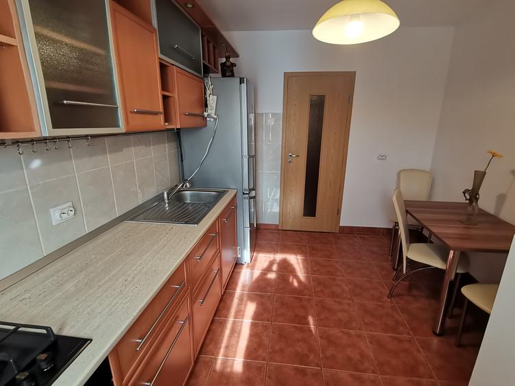 INCHIRIEZ apartament 4 camere decomandat,renovat,zona Strand - 10