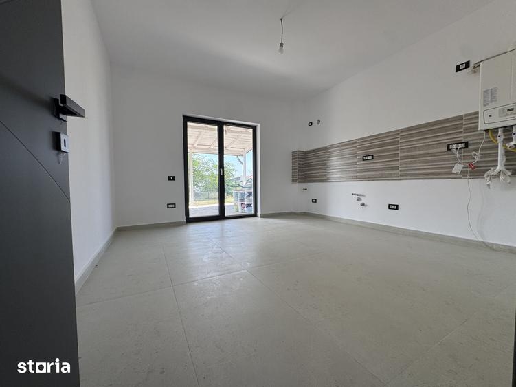Casă cu 4 camere cu Teren 500 Mp în Tărtășești
