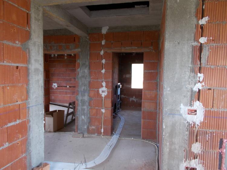 Casă individuală cu 3 camere cu Teren 600 Mp în Parța