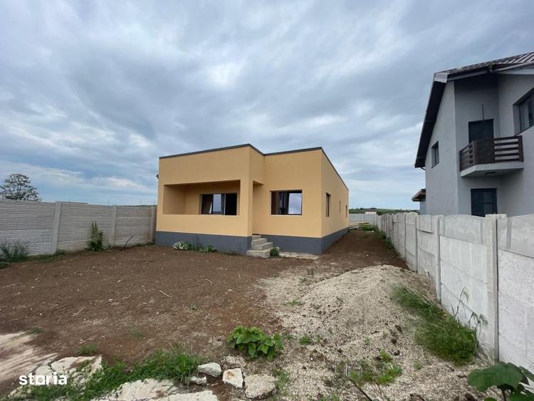 Casă cu 4 camere cu Teren 400 Mp în Șimnicu de Jos