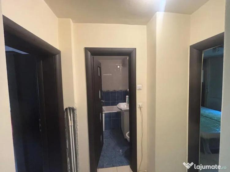 Apartament cu 3 camere semidecomandat în Drumul Taberei
