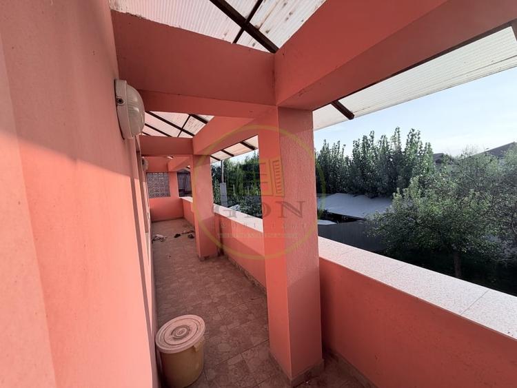 Casă individuală cu 5 camere cu Canalizare în Brestei