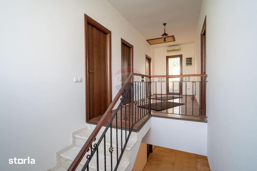 Casă cu 5 camere cu Teren 500 Mp în Brănești