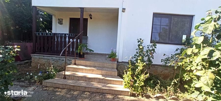 Casă cu 4 camere cu Teren 2259 Mp în Ghioroc