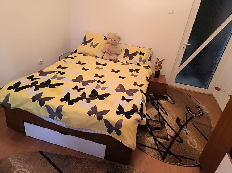 Apartament cu 3 camere semidecomandat în Vest