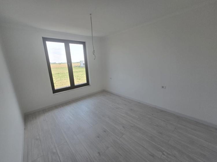 Duplex cu 4 camere cu Canalizare în Giroc