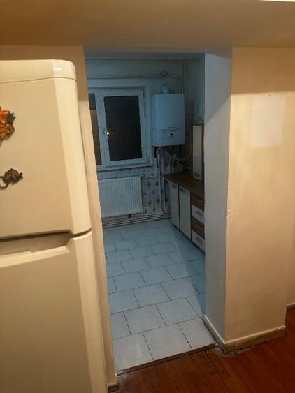 Apartament cu 2 camere semidecomandat în Craiovița Nouă
