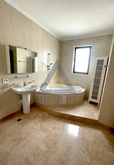 Apartament cu 4 camere decomandat în Clucerului