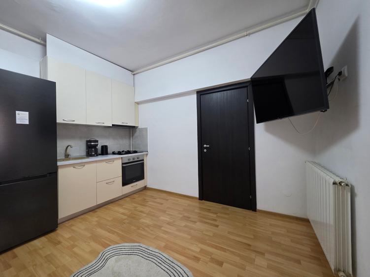 Apartament cu 2 camere semidecomandat în Universitate